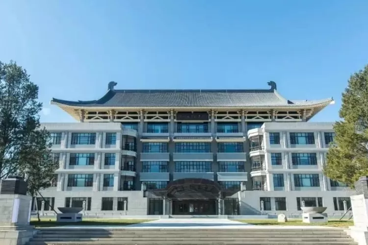 Keunggulan Akademik dan Budaya di Peking University