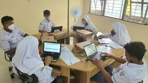 Anak SMA Banyak yang Salah Fokus! Yuk, Balik Lagi ke Pendidikan Digital yang Benar
